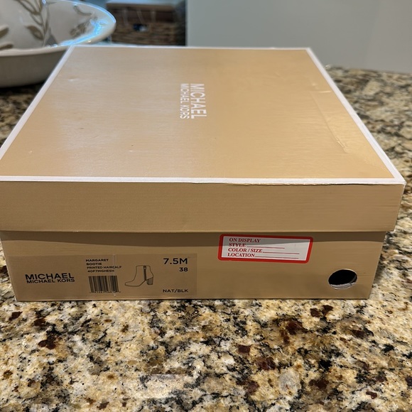 Michael Kors Margaret Bootie printed Haircalf - Picture 16 of 16